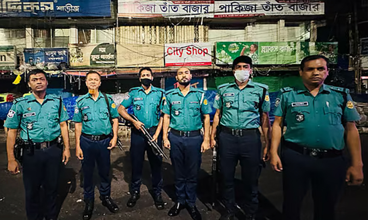 ঈদের ছুটিতে ঢাকায় থাকবে ১৫ হাজার পুলিশের কড়া নিরাপত্তা