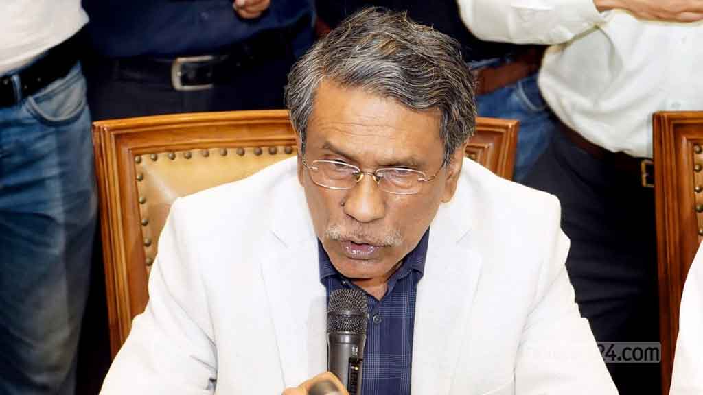 বারবার দেখছি, গণতন্ত্র হোঁচট খেয়েছে : আলী রীয়াজ