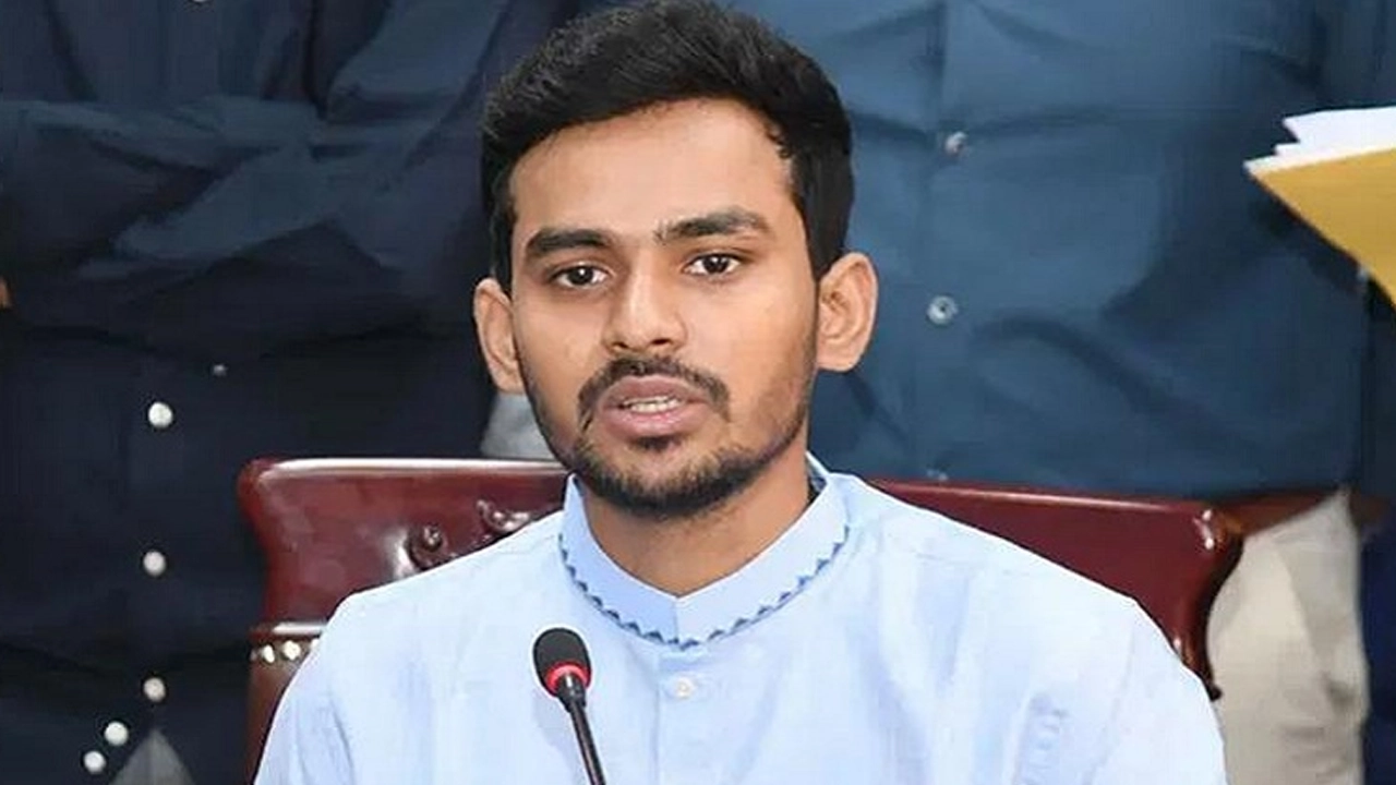 কেউ ঘুষ চাইলে কী করতে হবে, জানালেন আসিফ মাহমুদ