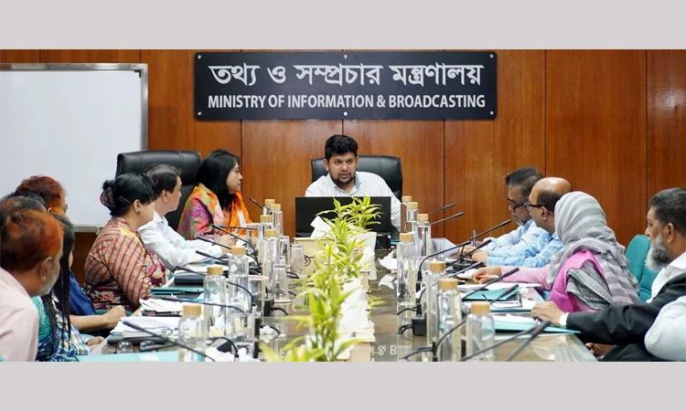 স্থানীয়ভাবে গুজব ও অপতথ্য মোকাবিলায় জেলা তথ্য অফিসসমূহকে কাজ করতে হবে: তথ্য উপদেষ্টা
