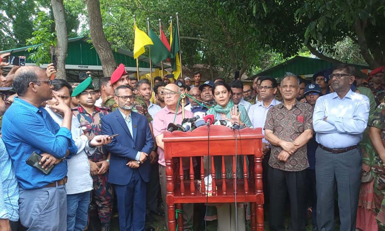 বিড়ালসহ বিপন্ন বন্যপ্রাণী সংরক্ষণে ভ্যানের উদ্বোধন করলেন পরিবেশ উপদেষ্টা