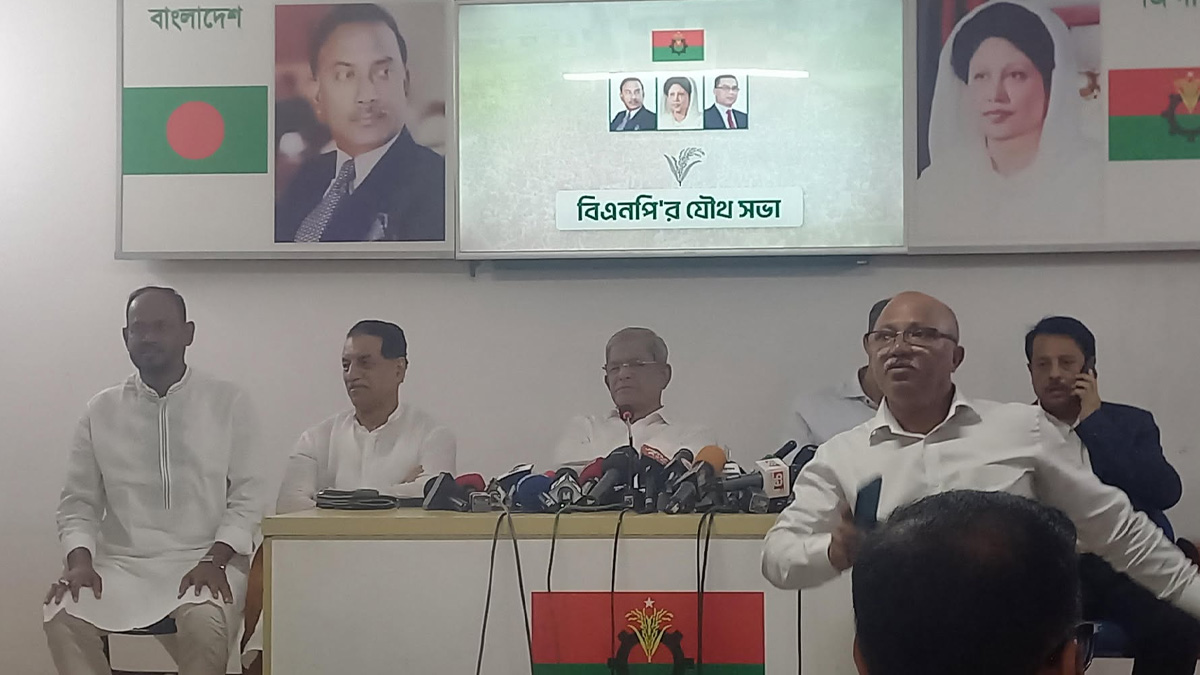 রাস্তার দুই পাশে দাঁড়িয়ে খালেদা জিয়াকে অভ্যর্থনা জানাবেন নেতাকর্মীরা: ফখরুল
