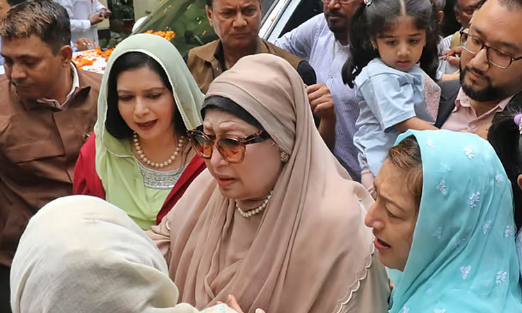 খালেদা জিয়া নিজ বাসভবন ‘ফিরোজা’য় পৌঁছেছেন
