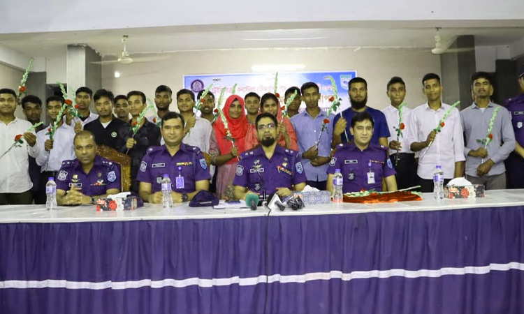 লালমনিরহাটে ১২০ টাকা খরচে পুলিশে চাকুরী পেলেন ১৭ জন।