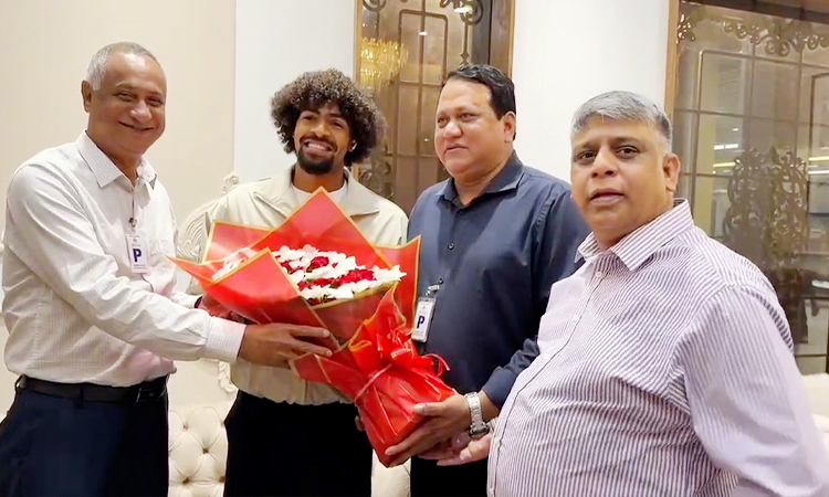 প্রথমবার দেশের মাটিতে খেলতে ঢাকায় হামজা চৌধুরী