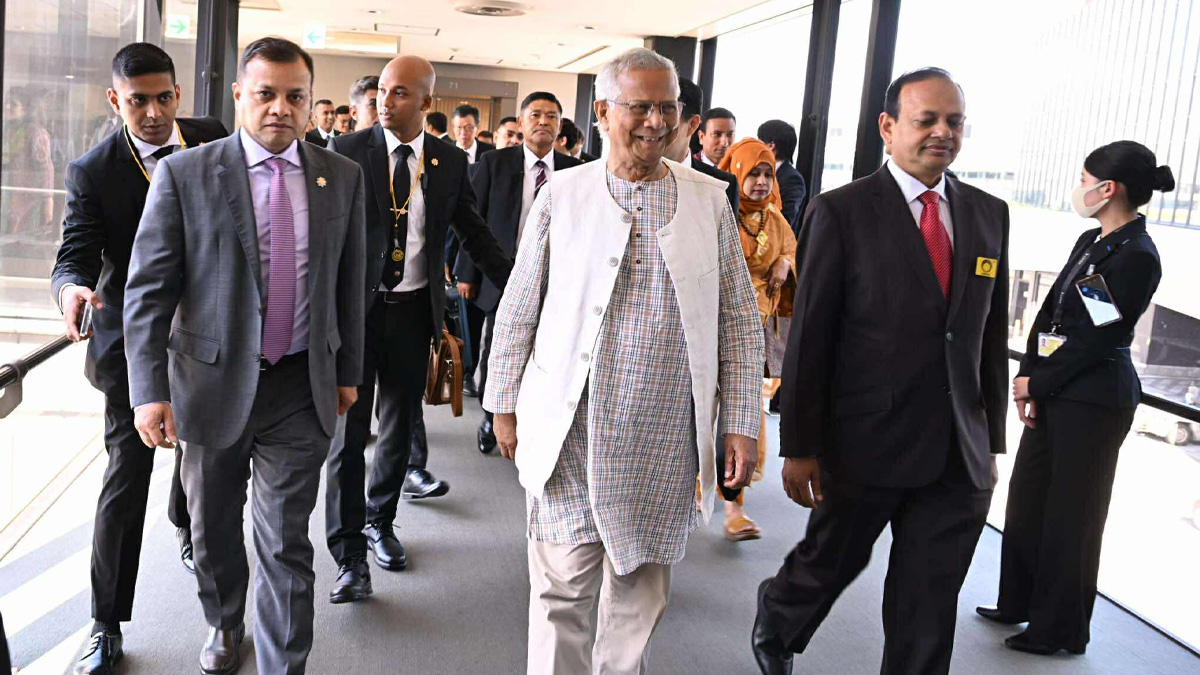 দেশের উদ্দেশে লন্ডন ছাড়লেন প্রধান উপদেষ্টা