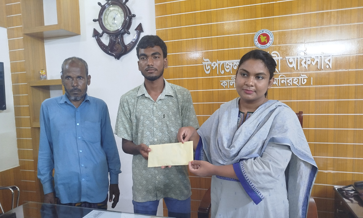 মেধাবী আলালের রাবি ভর্তির পাশে ইউএনও