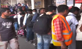 স্বপ্ন যাচ্ছে বাড়ি, ঈদের ছুটিতে রাজধানী ছাড়ার হিড়িক