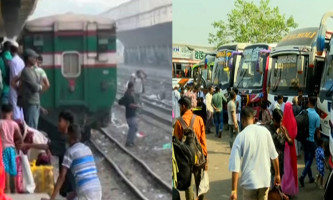 স্বস্তি নিয়ে বাস-ট্রেনে ঢাকা ছাড়ছেন যাত্রীরা