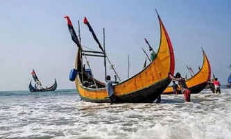 আজ থেকে সমুদ্রে মাছ ধরায় ৫৮ দিনের নিষেধাজ্ঞা শুরু