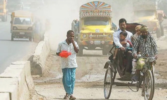 ছুটির দিনেও বায়ুদূষণের ৩ নম্বরে ঢাকা