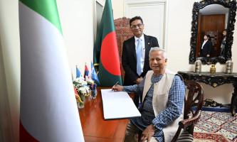 রোমে বাংলাদেশ হাউস পরিদর্শন করলেন প্রধান উপদেষ্টা