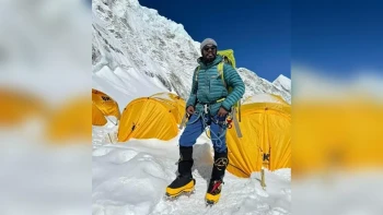 সপ্তম বাংলাদেশি হিসেবে এভারেস্ট জয় করলেন ইকরামুল হাসান শাকিল