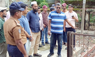 ডিআরএম’র অসন্তোষ: দিনাজপুর রেলস্টেশনে অপরিচ্ছন্ন পরিবেশ