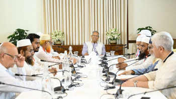 মাঝপথে প্রধান উপদেষ্টাকে সরে না যাওয়ার আহ্বান রাজনৈতিক দলগুলোর