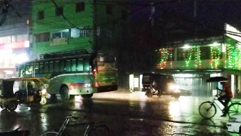 উপকূল অতিক্রম করেছে গভীর নিম্নচাপটি, বায়ুতাড়িত জলোচ্ছ্বাসের শঙ্কা